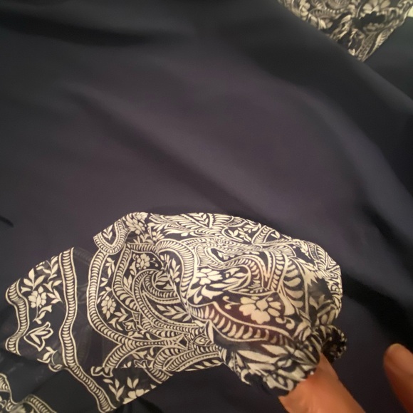 JM Collection XXl navy blouse w/distinctive sleeves and gold detail at keyhole💙 - Picture 5 of 9